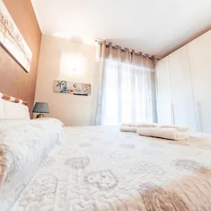  Apartment Casa Luca Flexyrent - Parking - A C - Wifi